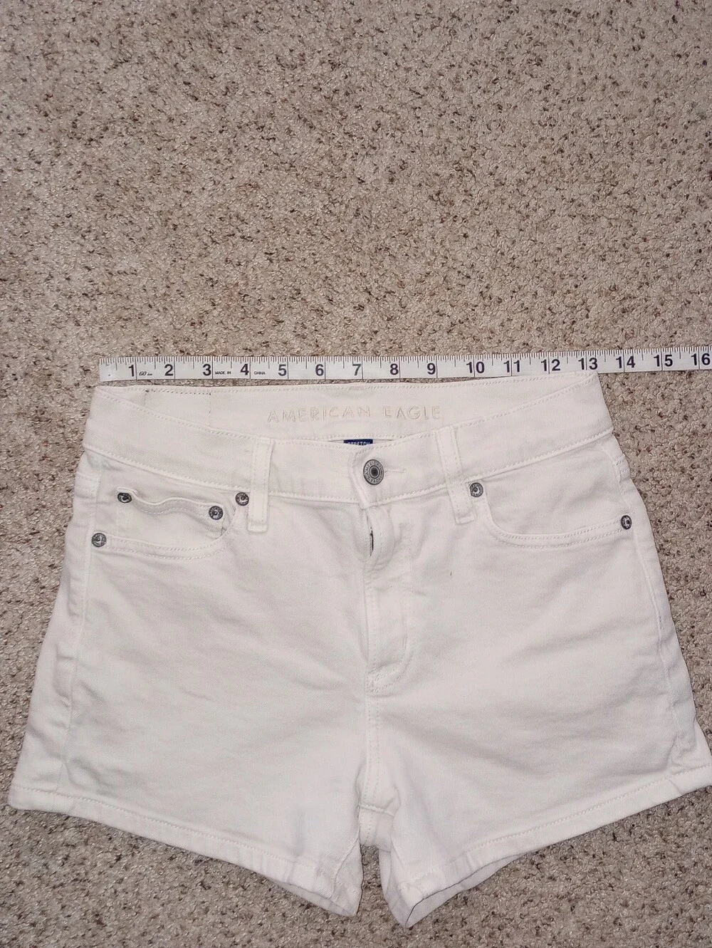 American Eagle White Cream Jean Shorts Super High Rise Relaxed Short Size 00